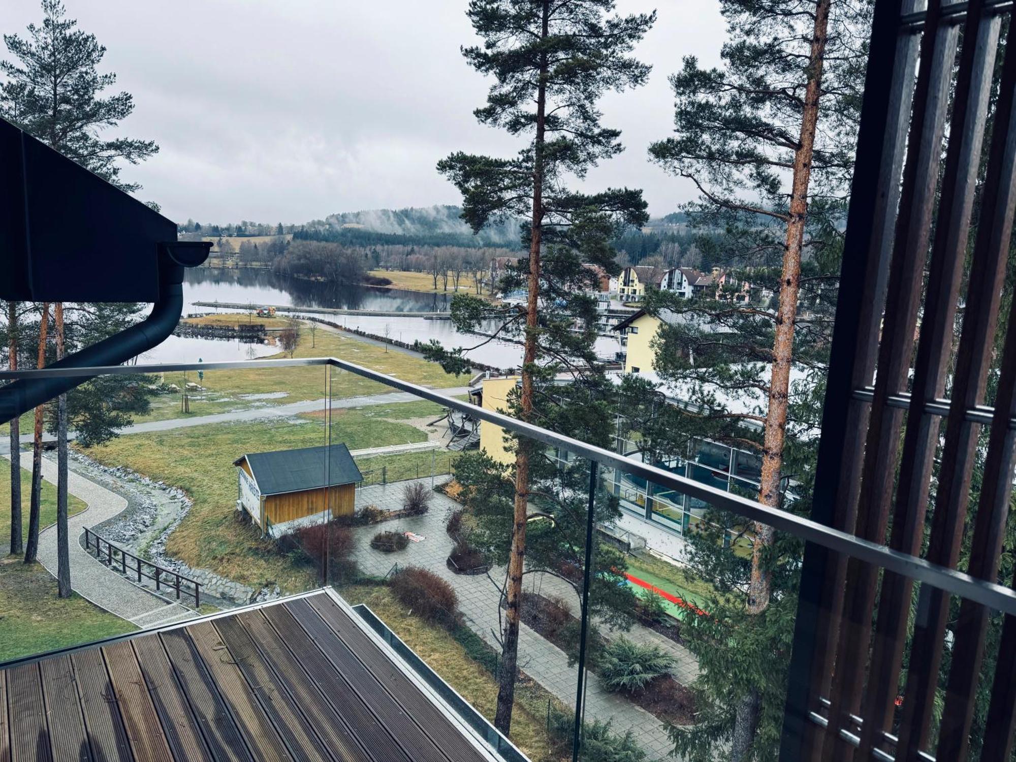 Molo Lipno Resort Luxusni Apartman 4Kk เชสกี้ครุมลอฟ ภายนอก รูปภาพ