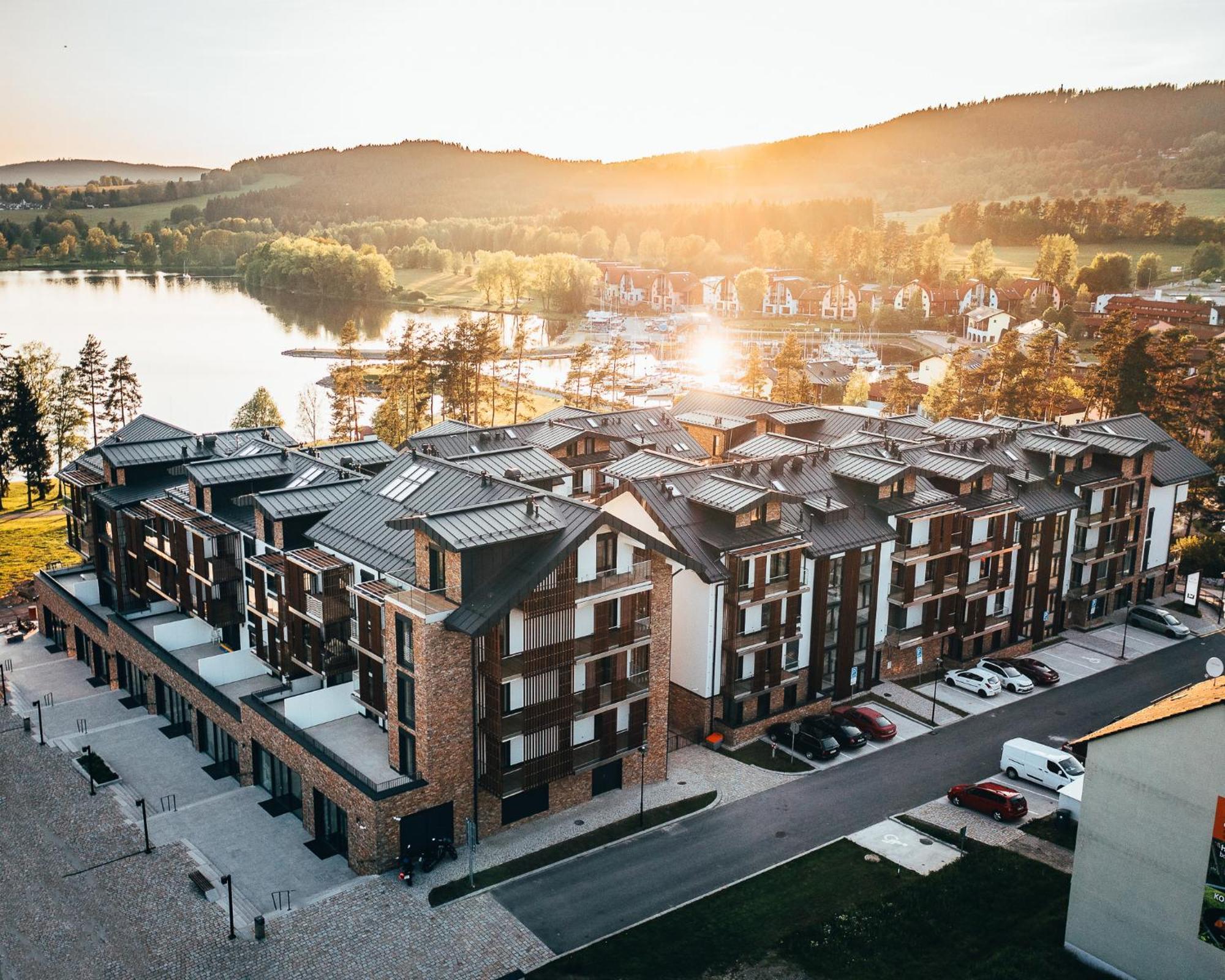 Molo Lipno Resort Luxusni Apartman 4Kk เชสกี้ครุมลอฟ ภายนอก รูปภาพ