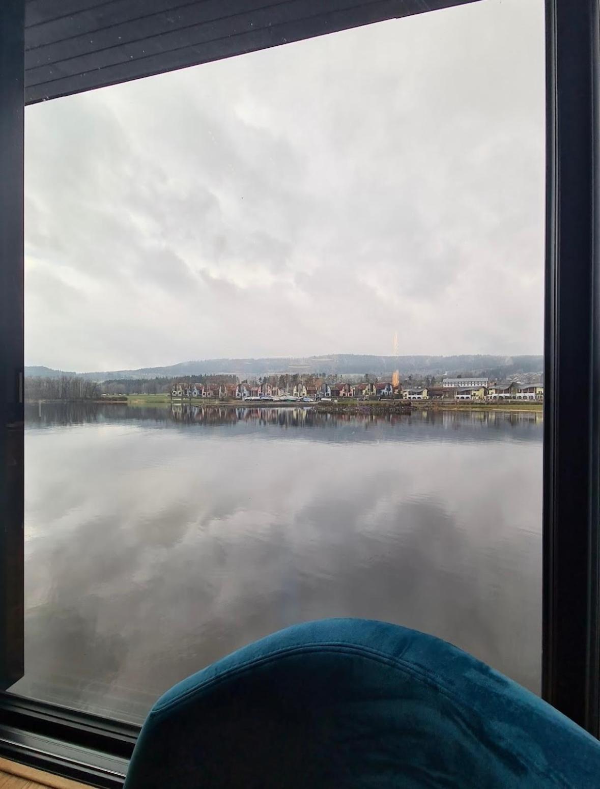 Molo Lipno Resort Luxusni Apartman 4Kk เชสกี้ครุมลอฟ ภายนอก รูปภาพ
